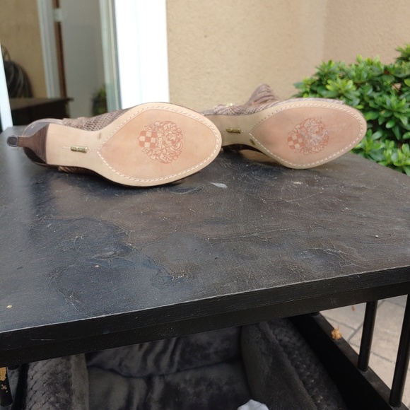 Vince Camuto Shoes - Picture 2 of 3